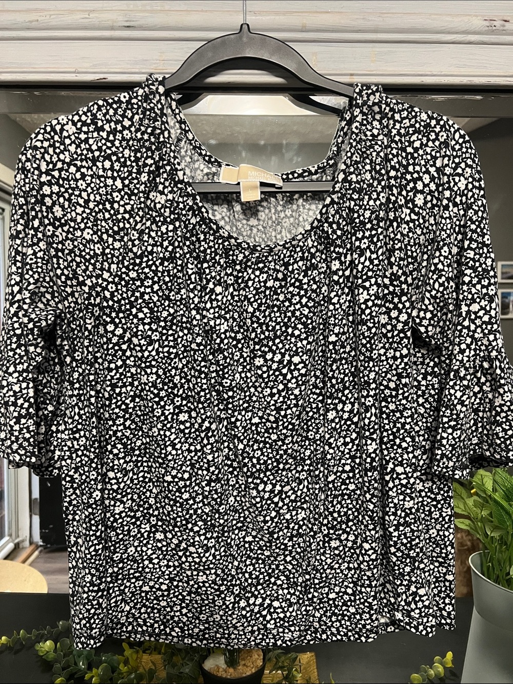 Michael Kors Black & White Floral Scoop Neck Top